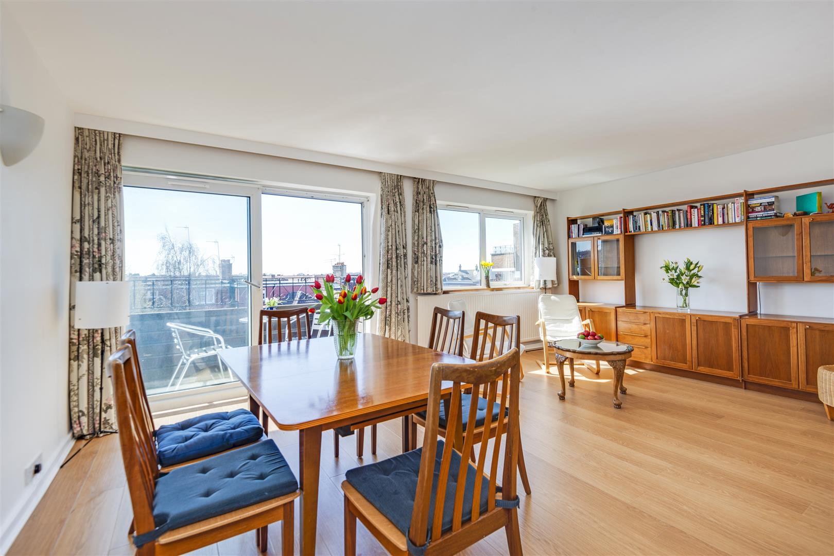 Temple Fortune Lane, London Absolute Property